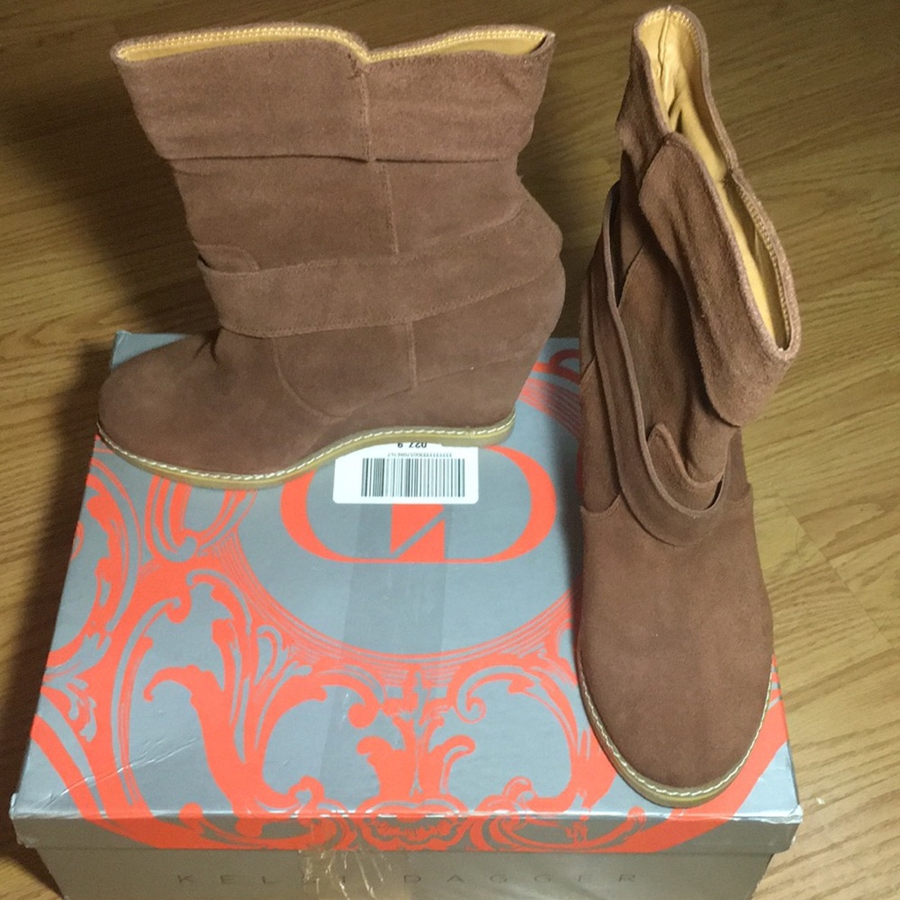 KELSIE DAGGER Wedge Side Buckle Booties